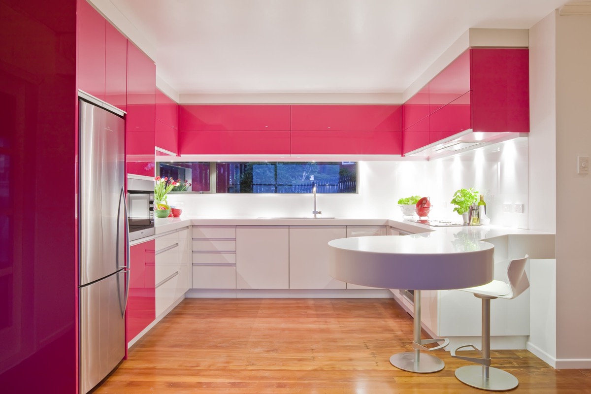 Red-u-shaped-kitchen-with-peninsula