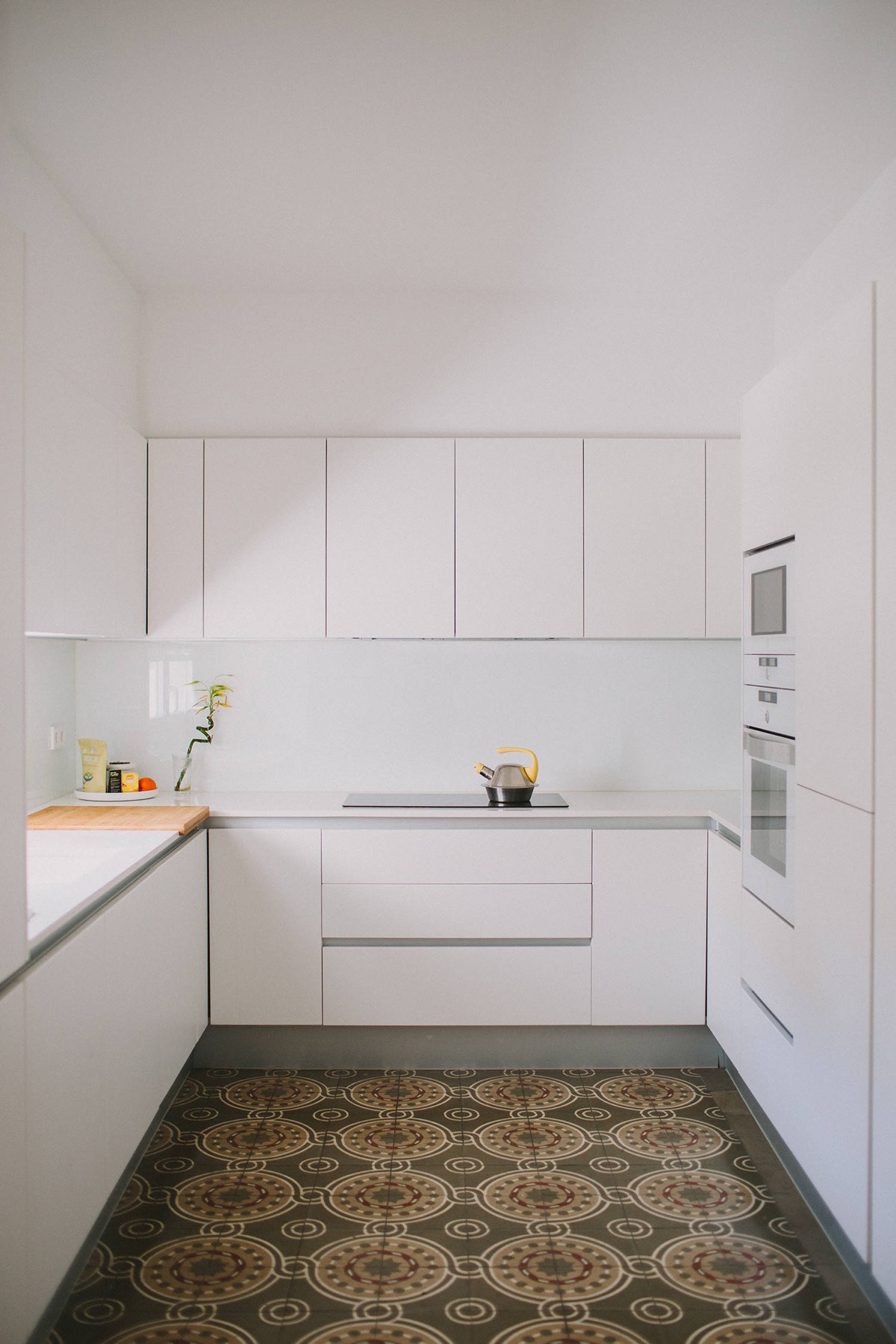 u-shaped-kitchen-floor-idea